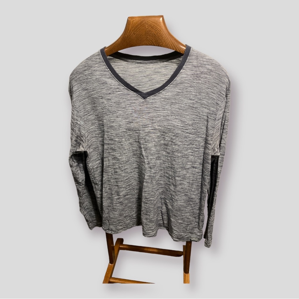 Lovely V-neck t-shirt!